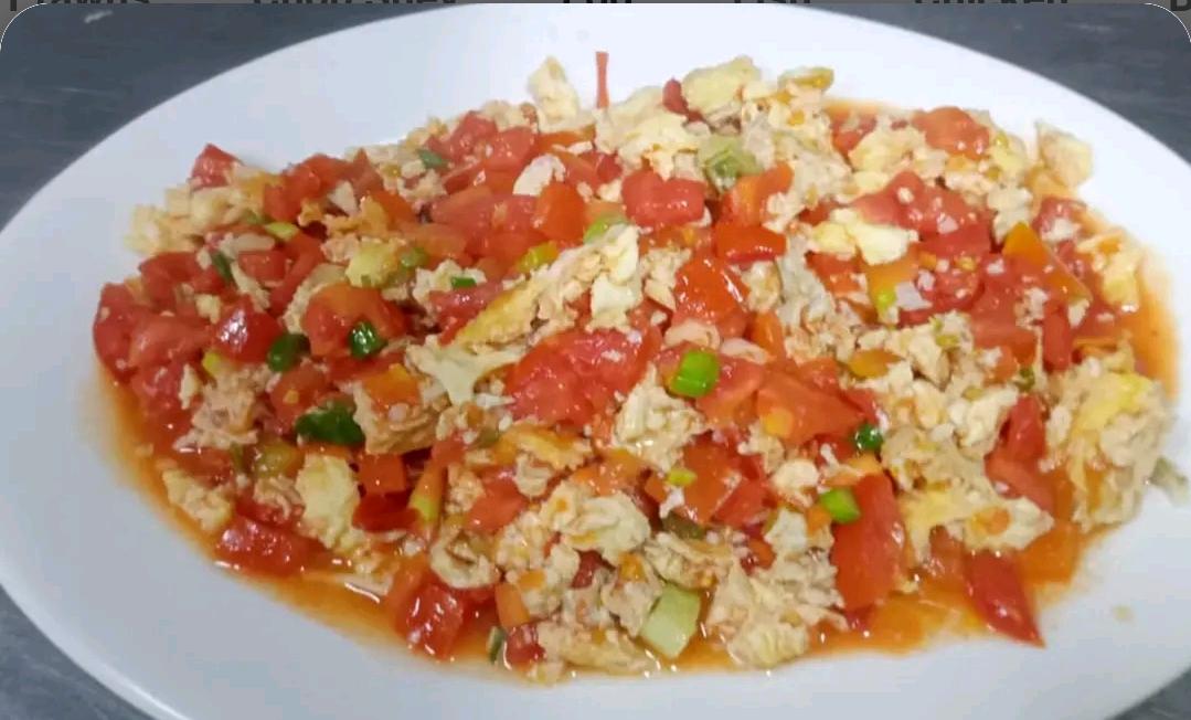 43A Tomato with Eggs