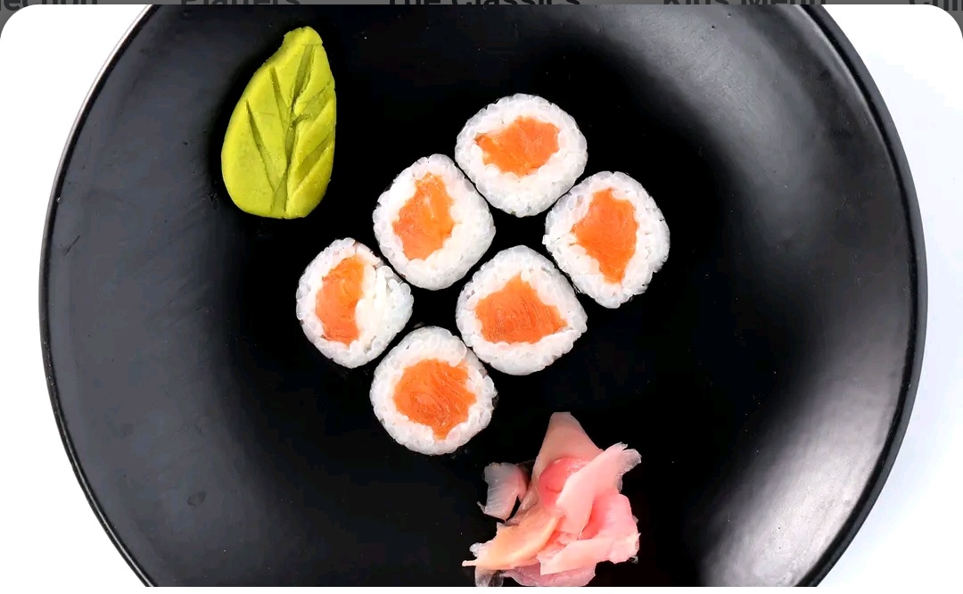 Salmon Hosomaki