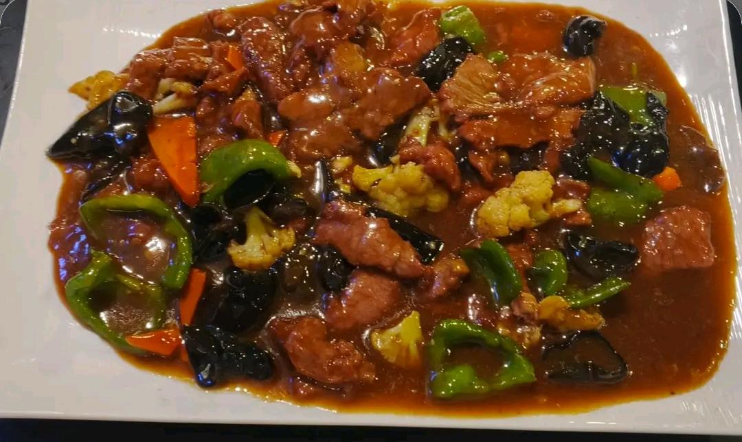 65C Beef with Jelly Mushroom and Vegetables.