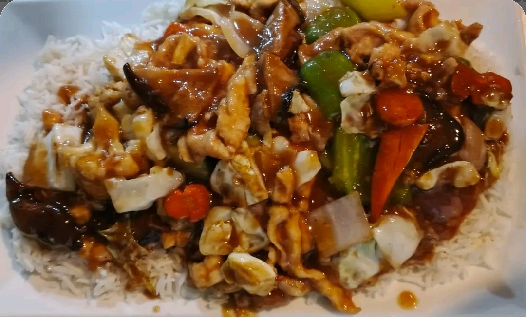 93 Steamed Rice with Chicken and Mushroom
