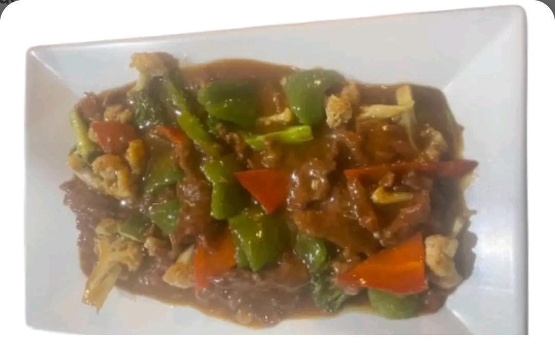 66 Fried Beef with Green Chilies & Vegetables