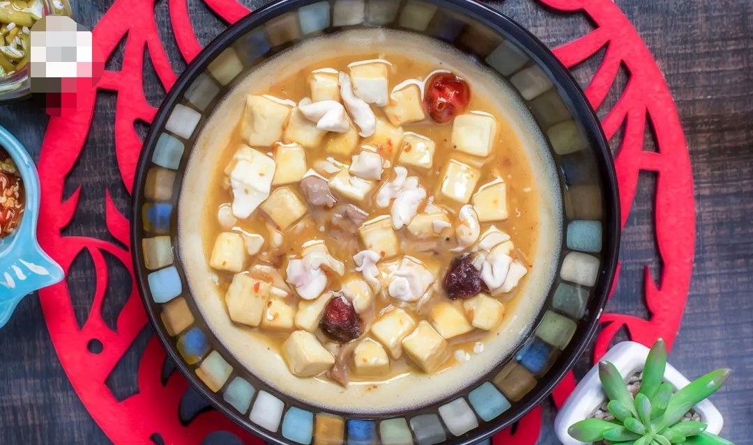 Chicken with Bean Curd & Red Hot Sauce