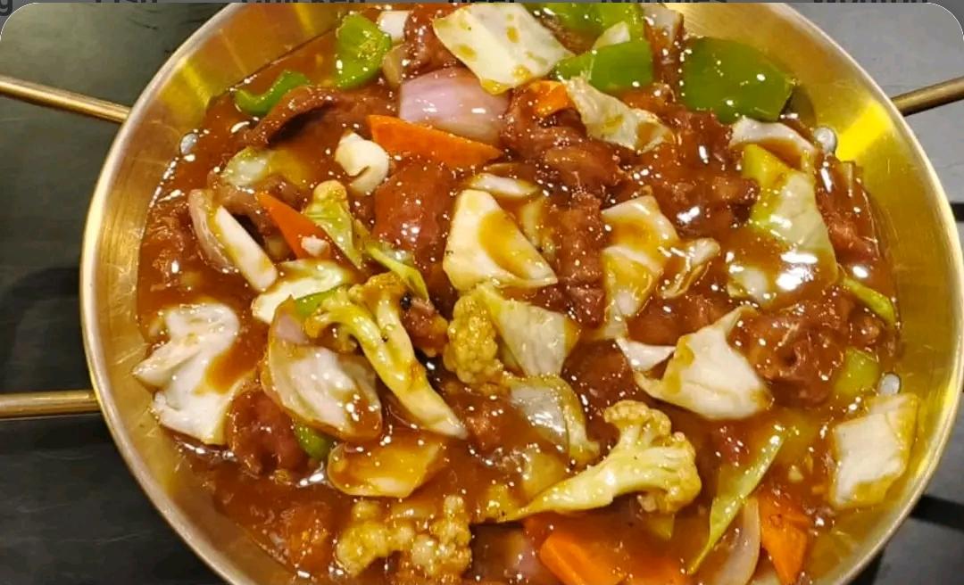 67 Fried Beef with Vegetables
