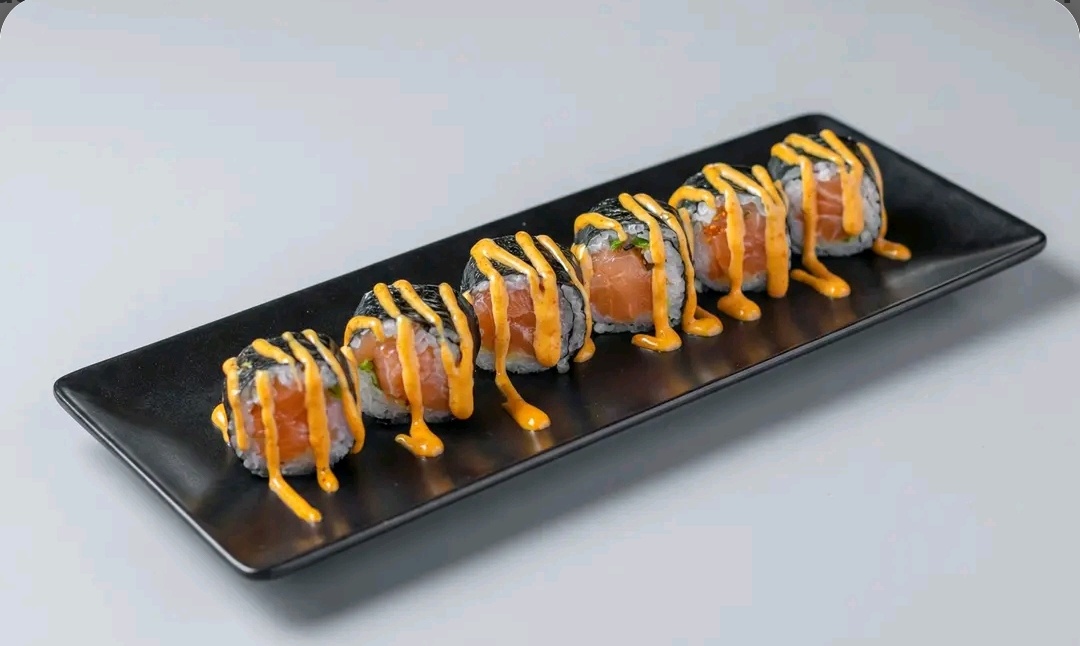 Spicy Salmon Hosomaki