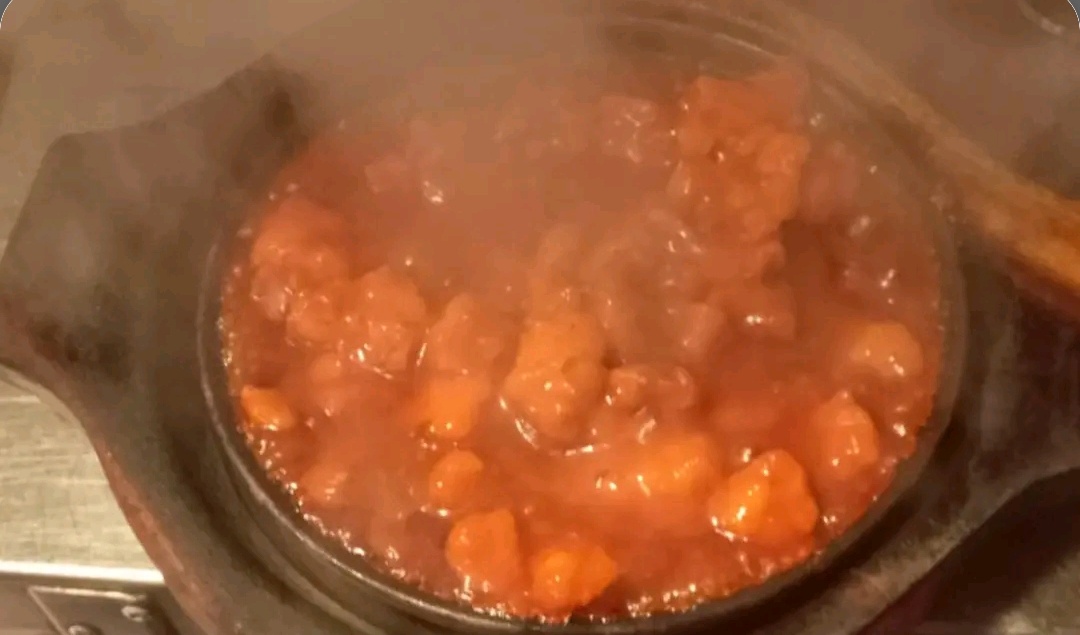 34 Large Prawns Fried in Sweet and Sour Sauce
