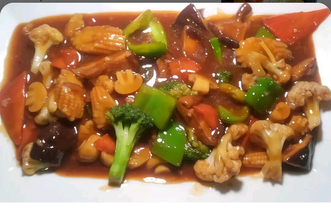 64B Chicken with Baby Corn and Mushrooms