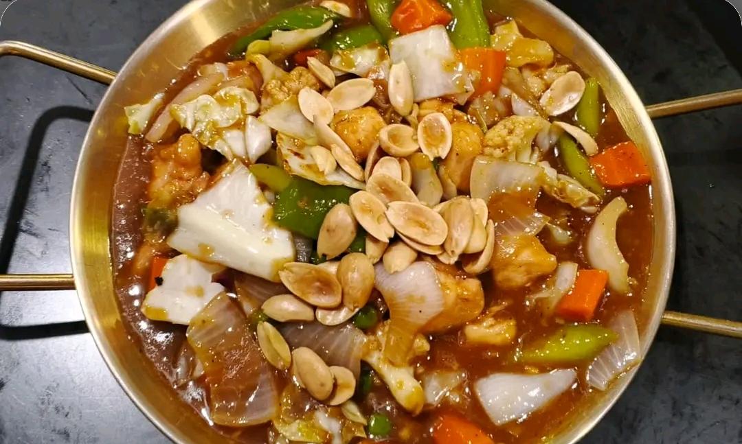 51 Chicken with Almond and Vegetables