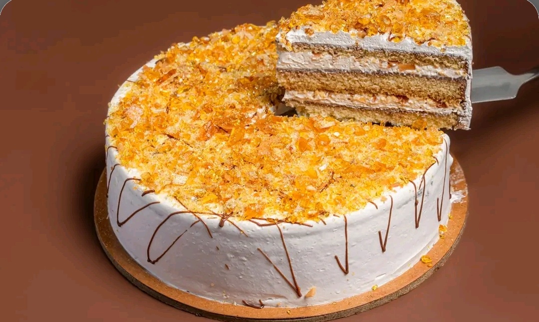 Vanilla Caramel Crunch Cake