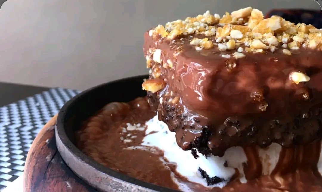 Hit Me Skillet Cake