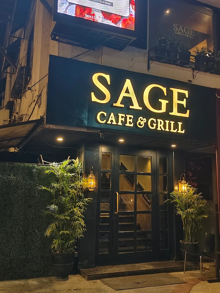 SAGE Cafe & Grill F7